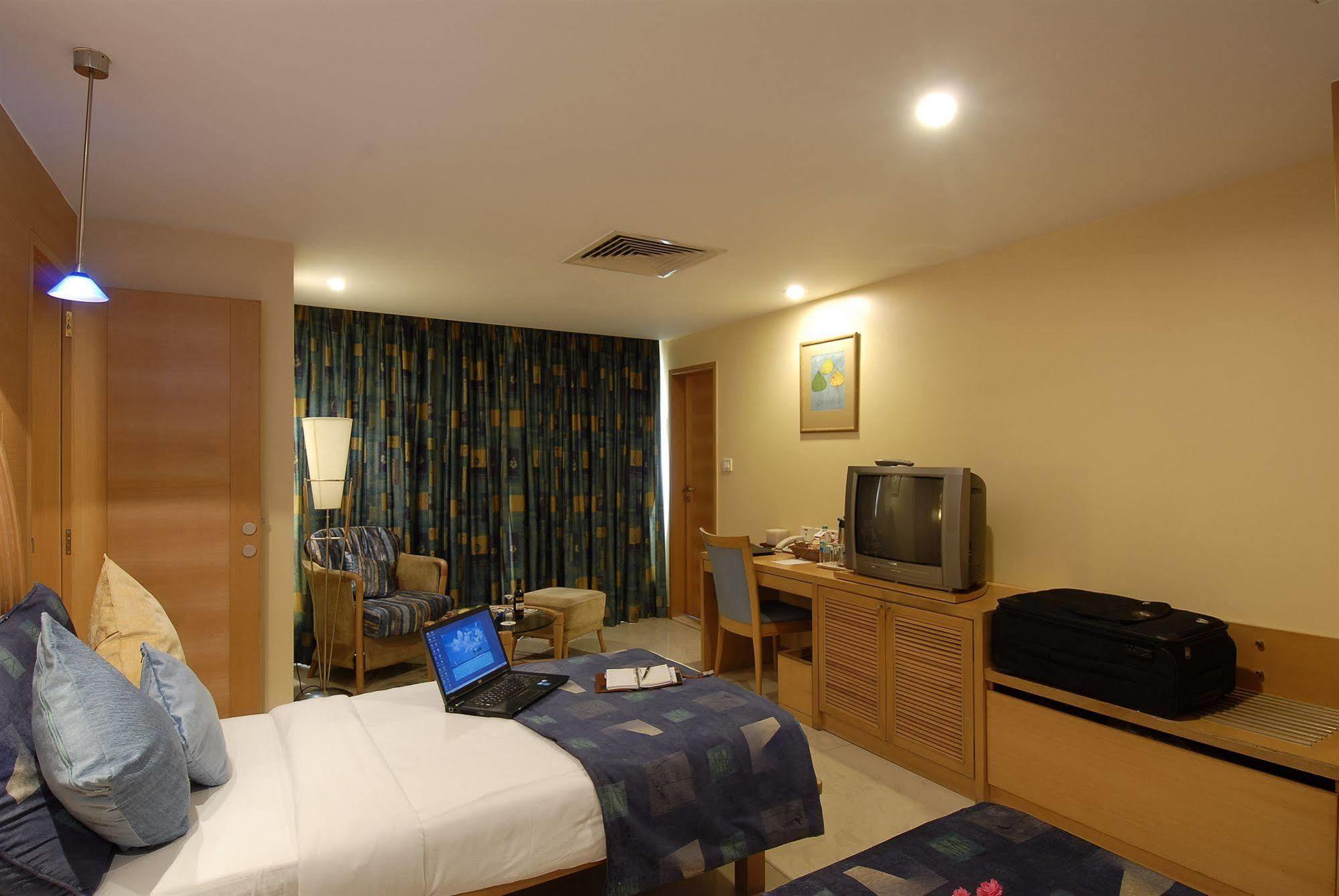 Hotel Treebo Regency - Bund Garden, Dhole Patil Road Pune Esterno foto